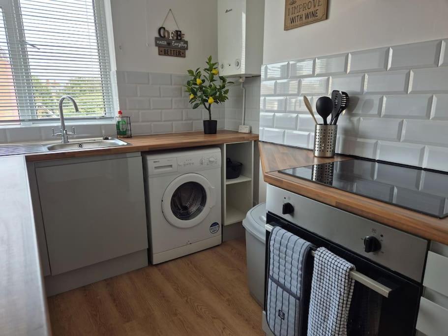 #26C 2 Bed Apartment Портсмът Екстериор снимка