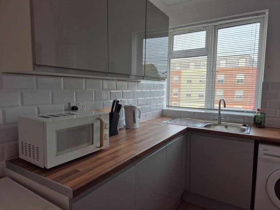 #26C 2 Bed Apartment Портсмът Екстериор снимка